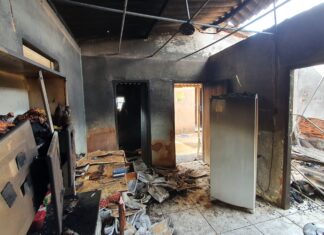 Carmo do Paranaíba: Homem surta, ateia fogo em cobertor e fogo se espalha pela residência