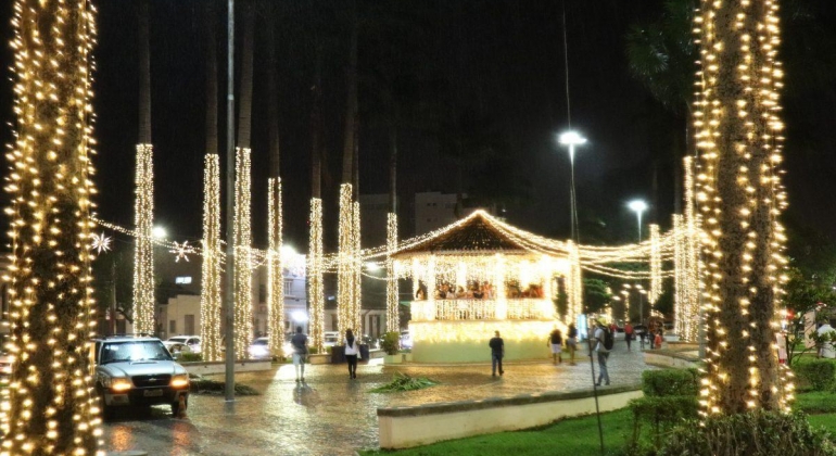 Patos de Minas inaugura iluminação de Natal - Tribuna Informa