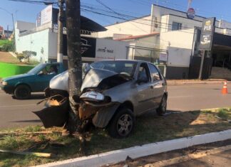 Motorista morre após colidir automóvel contra árvore na Avenida Marabá em Patos de Minas