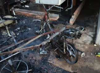 Incêndio de grande proporção destrói equipamentos e moto, em Vazante