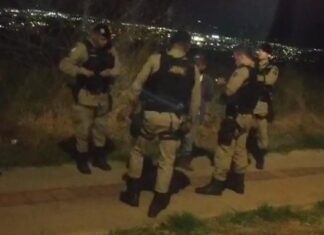 Homem de 62 anos é preso após passar a mão nas nádegas de garota dentro de ônibus coletivo