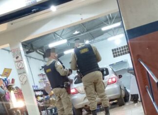 Carmo do Paranaíba – Carro invade supermercado e motorista é preso por embriaguez