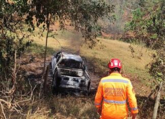 Condutor que bateu em outro veículo na cidade de Patos de Minas perde controle direcional durante fuga e carro pega fogo