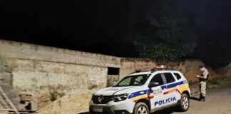 Mulher entra em lote vago para procurar chuchu e encontra corpo em estado de decomposição, em Patos de Minas