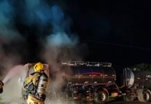 Caminhão de empresa de laticínios de Lagoa Formosa incendeia em estrada da zona rural do município