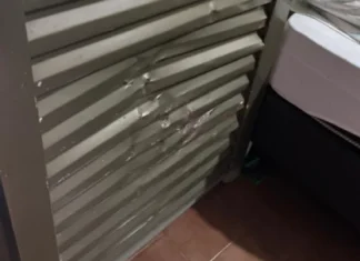 Homem agride a própria mãe com socos e chutes após ela pedir para diminuir o som alto em Patos de Minas