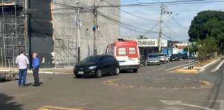 Patos de Minas – Motociclista e passageira ficam feridos após acidente no cruzamento da Avenida Paranaíba com a Rua Joaquim das Chagas