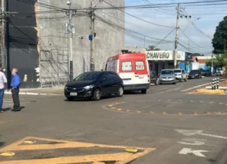 Patos de Minas – Motociclista e passageira ficam feridos após acidente no cruzamento da Avenida Paranaíba com a Rua Joaquim das Chagas