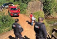 Suspeito muda versão durante reprodução simulada sobre morte de jovem em Guimarânia
