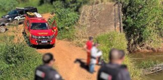 Suspeito muda versão durante reprodução simulada sobre morte de jovem em Guimarânia