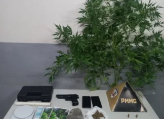 Pai e filho são presos após PM apreender grande quantidade de drogas no bairro Jardim Esperança, em Patos de Minas