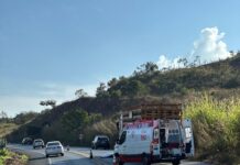 Motorista de 69 anos morre ao lado de carreta de gás de cozinha na BR-352, em Carmo do Paranaíba