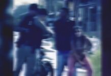 VÍDEO: Mulher é flagrada com pistola escondida nas partes íntimas durante abordagem policial