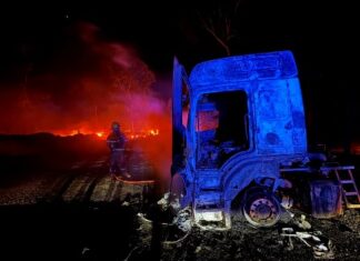 Patos de Minas – Incêndio em carreta mobiliza Corpo de Bombeiros na BR-365