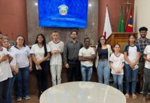 Carmo do Paranaíba – Alunos da Escola Estadual Sizenando Amaral de Educação Especial visitam a Câmara Municipal
