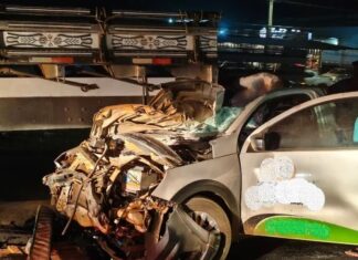 Colisão entre Saveiro e caminhão na BR-365 deixa idoso de 65 anos ferido, em Patos de Minas