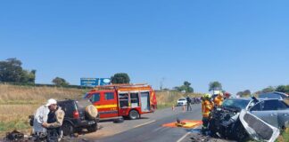 ATUALIZADA: Colisão frontal entre EcoSport e Hilux deixa uma pessoa morta e duas feridas na BR-354, em Rio Paranaíba
