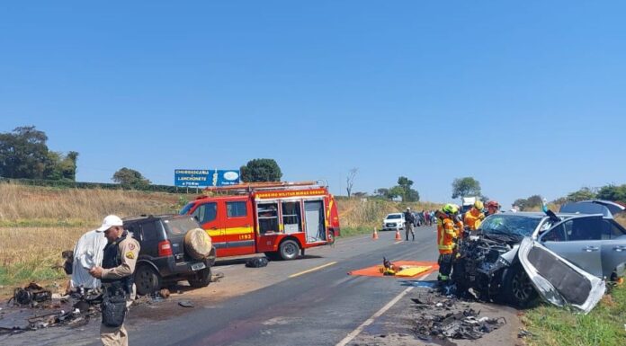 ATUALIZADA: Colisão frontal entre EcoSport e Hilux deixa uma pessoa morta e duas feridas na BR-354, em Rio Paranaíba