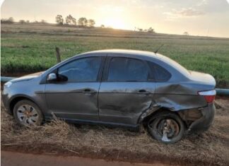 Lagoa Formosa – Carro é atingido por veículo que trafegava na contramão na estrada de acesso ao distrito de Monjolinho